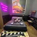 One Of One Experiences - Cinema Room