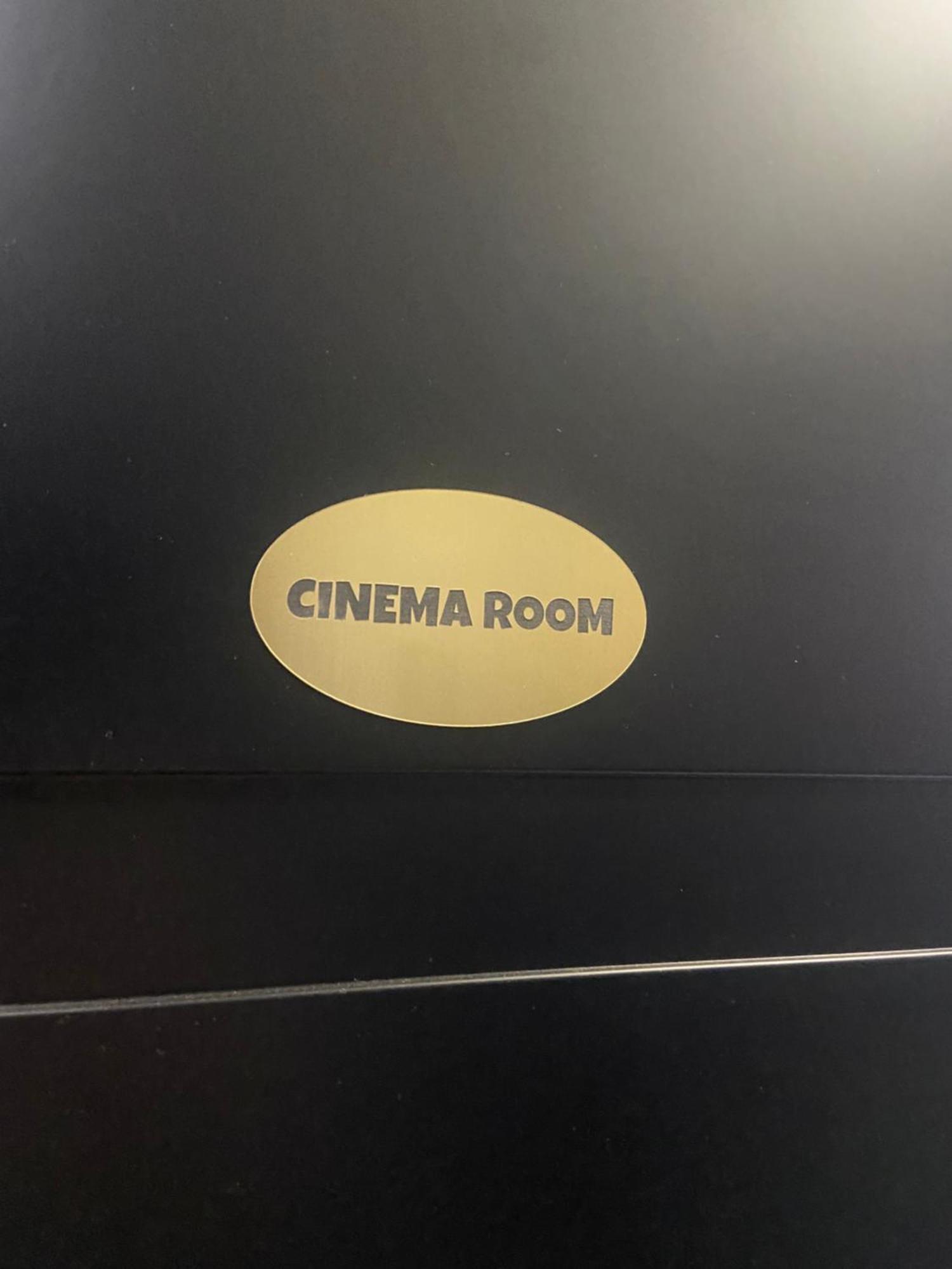 One Of One Experiences - Cinema Affittacamere *